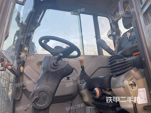 驾驶室整体（整机外观）