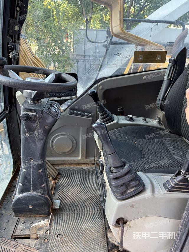 驾驶室整体（整机外观）