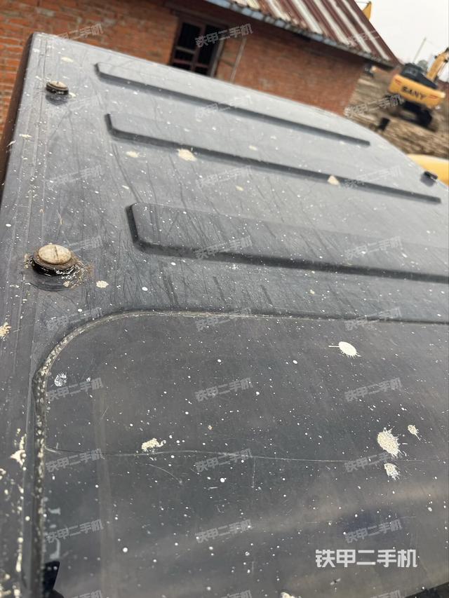 驾驶室顶部（整机外观）