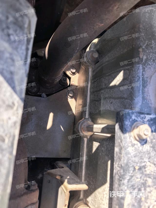 中央回转接头特写（上车部件）