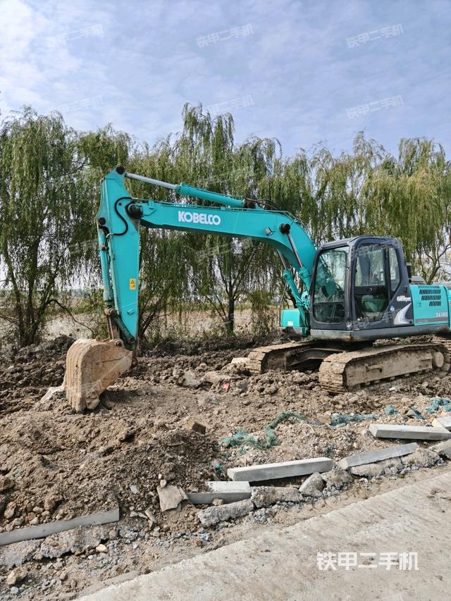 神钢SK130-8挖掘机