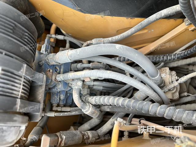 回转马达和主控阀（整机外观）