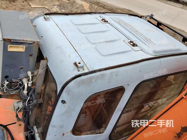 驾驶室顶部（整机外观）