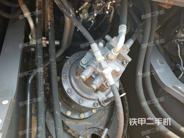 回转马达和主控阀（整机外观）