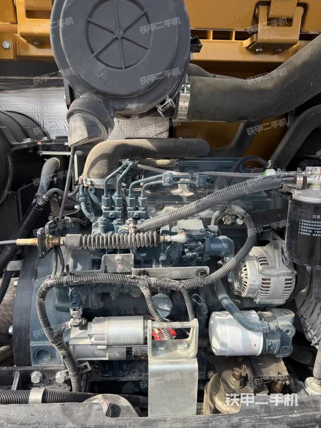 回转马达和主控阀（整机外观）