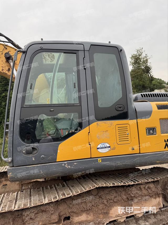 驾驶室左前45度（驾驶室部分）