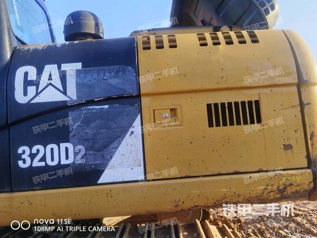 行走控制手柄和踏板?俯拍（駕駛室部分）