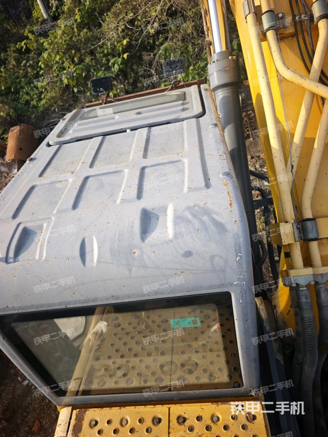 驾驶室顶部（整机外观）