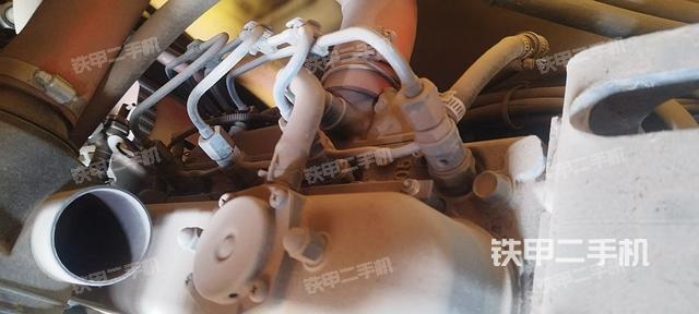 回转马达和主控阀（整机外观）