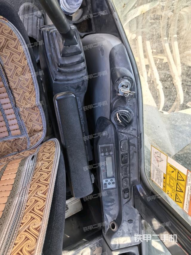 座椅左侧控制台/音响/含左手柄（驾驶室部分）