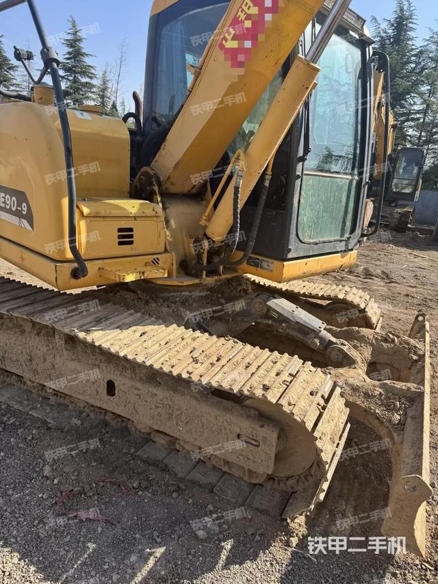 驾驶室顶部（整机外观）