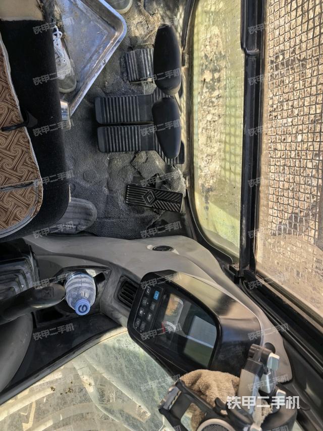 后窗玻璃角标（驾驶室部分）