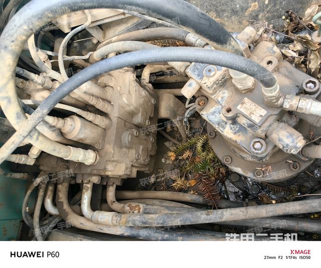 回转马达和主控阀（整机外观）