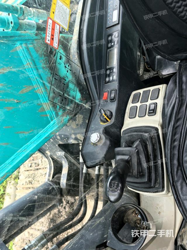 座椅右側(cè)控制臺(tái)/鑰匙門/油門/含右手柄（駕駛室部分）