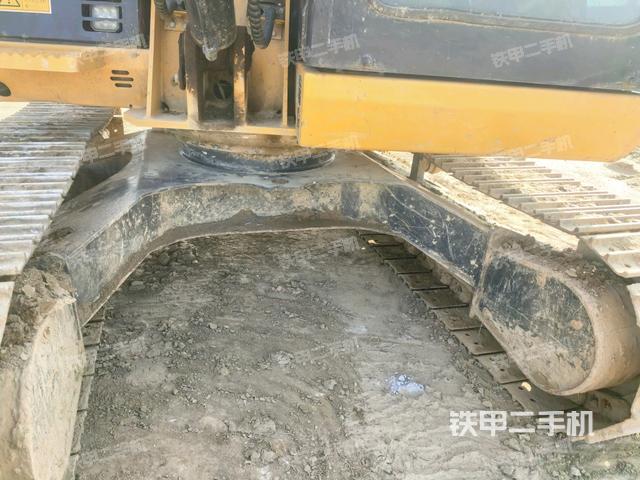 转盘和下车架正前（工作和回转装置）