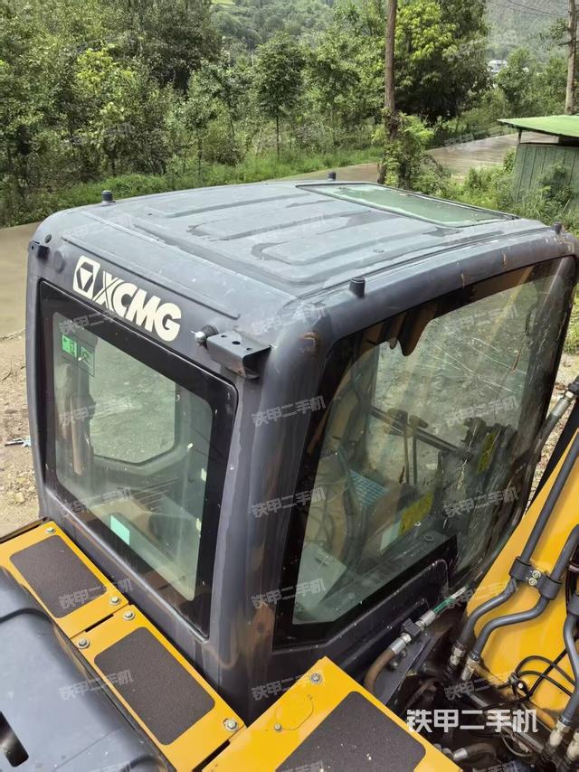 駕駛室頂部（整機外觀）