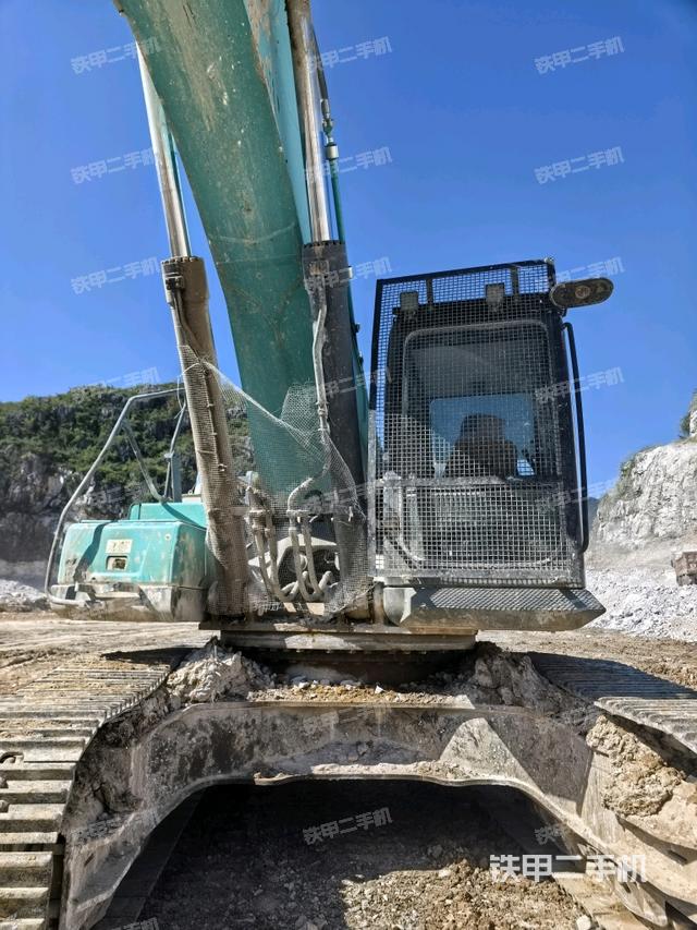 大臂油缸整体 竖拍（工作和回转装置）