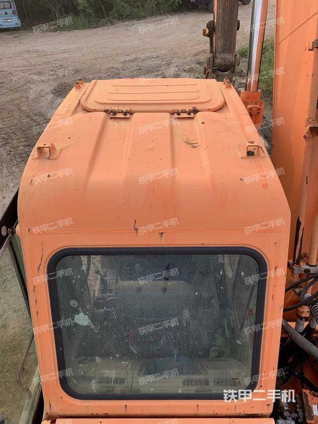 驾驶室顶部（整机外观）