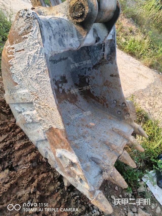 鏟斗右后整體（工作和回轉(zhuǎn)裝置）