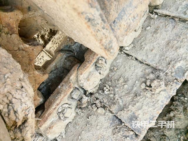 右驱动轮（行走机构）