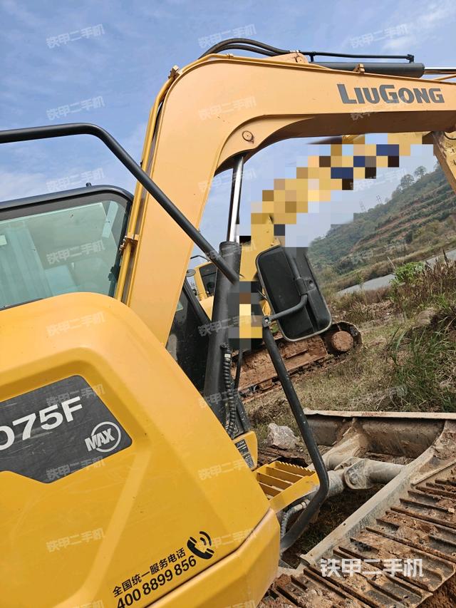 铲斗右后整体（工作和回转装置）