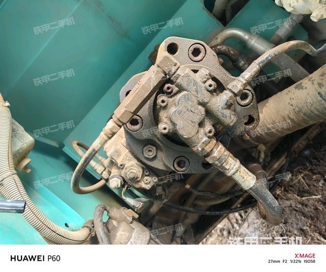 液压泵舱室正面整体（整机外观）