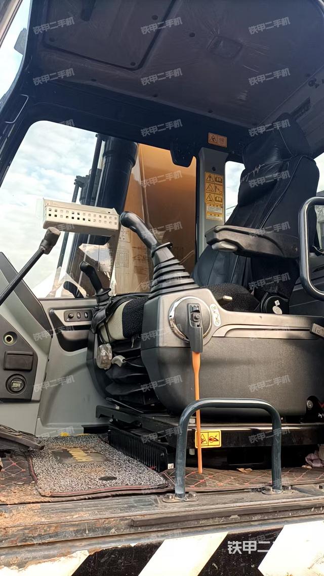 駕駛室整體（整機(jī)外觀）