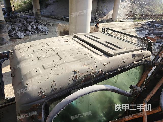 駕駛室頂部（整機外觀）