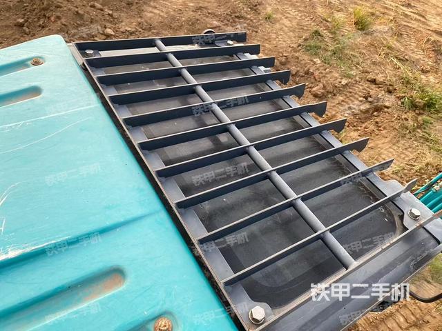 驾驶室顶部（整机外观）