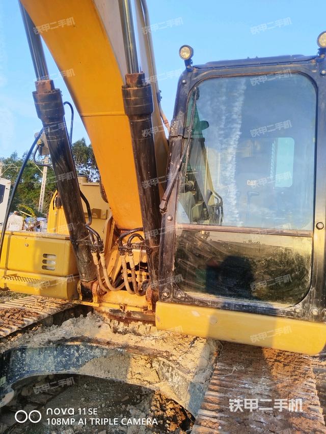 大臂油缸整體?豎拍（工作和回轉(zhuǎn)裝置）