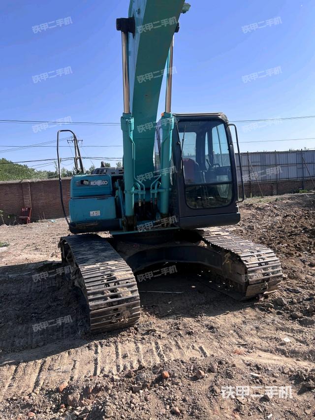 驾驶室顶部（整机外观）