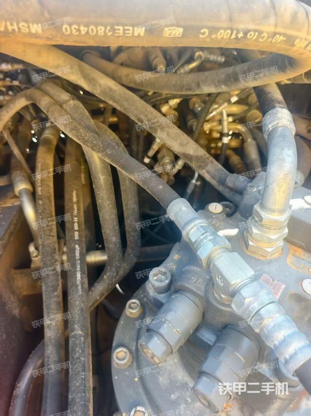 回轉(zhuǎn)馬達和主控閥（整機外觀）