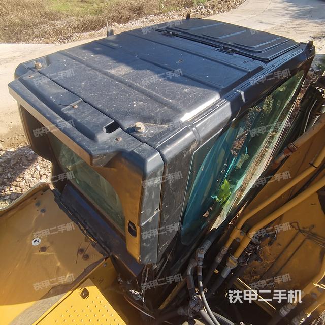 驾驶室顶部（整机外观）