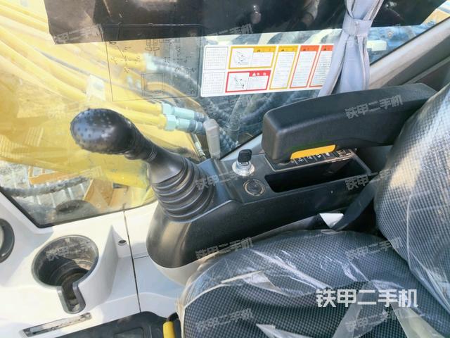 座椅右侧控制台/钥匙门/油门/含右手柄（驾驶室部分）