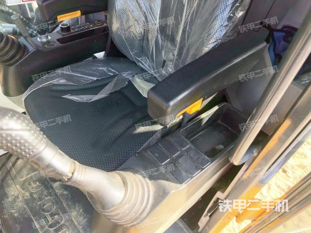 座椅左侧控制台/音响/含左手柄（驾驶室部分）