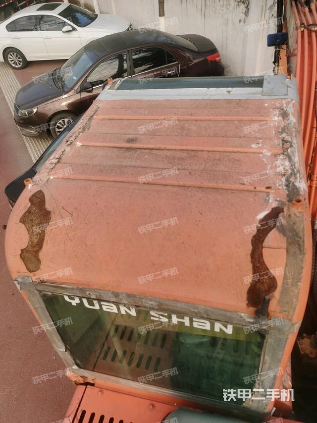 驾驶室顶部（整机外观）