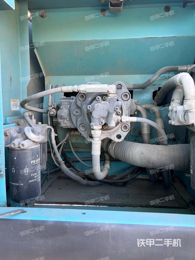 液压泵舱室正面整体（整机外观）