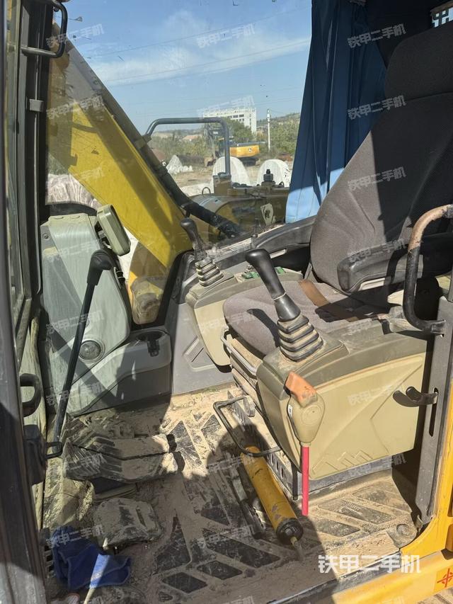 驾驶室整体（整机外观）