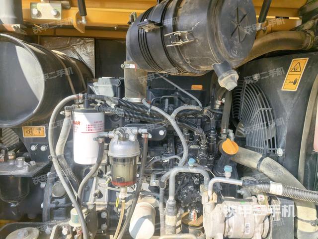 发动机室（上车部件）