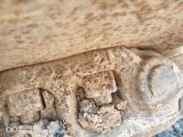 左驅(qū)動輪（行走機構(gòu)）