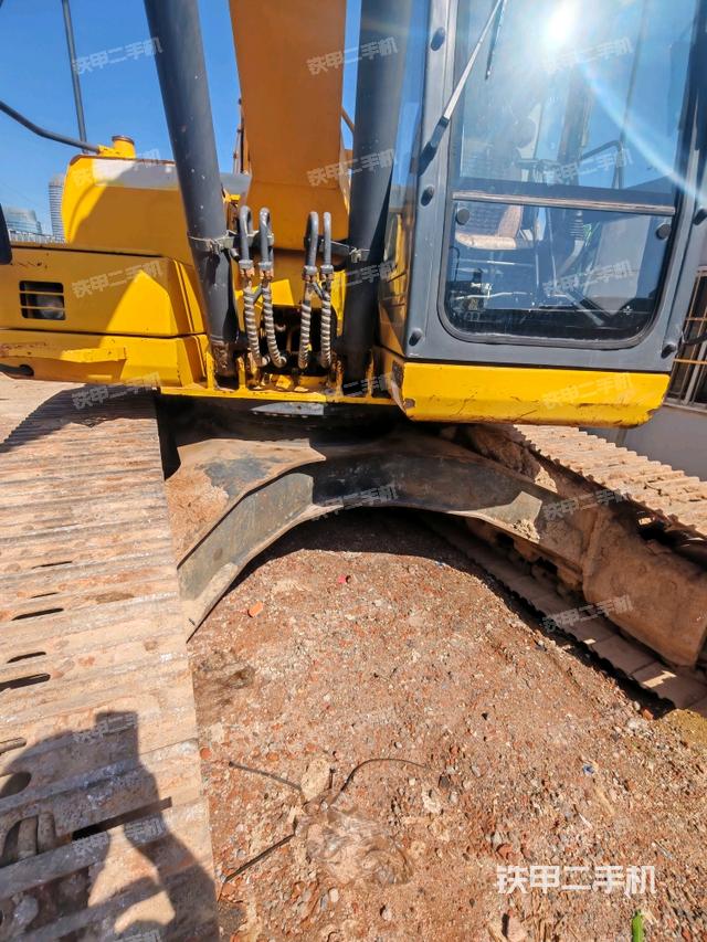 驾驶室顶部（整机外观）