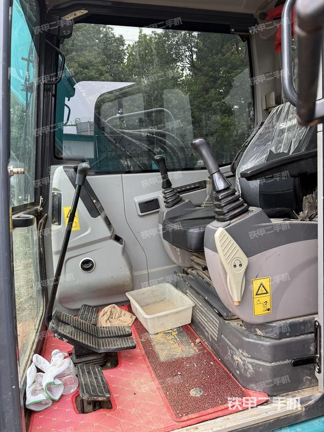 驾驶室整体（整机外观）