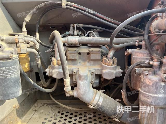 液壓泵艙室正面整體（整機(jī)外觀）