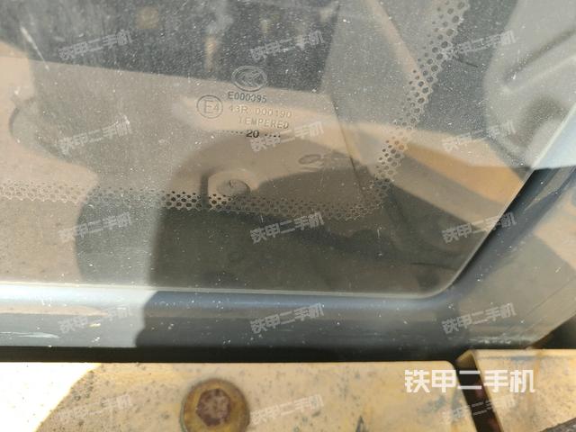 后窗玻璃角标（驾驶室部分）