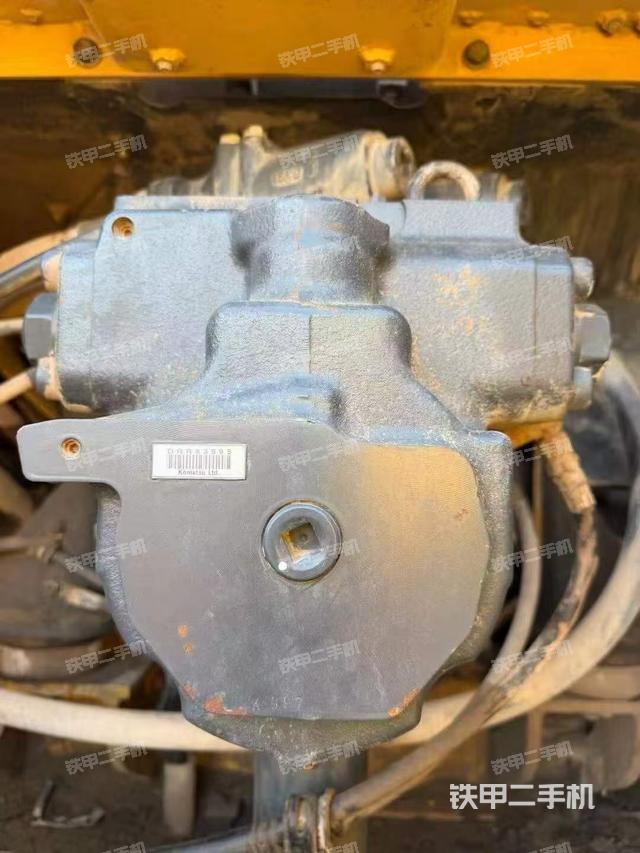 液压泵舱室正面整体（整机外观）