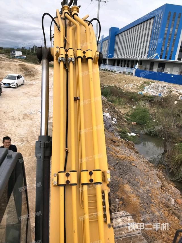 铲斗右后整体（工作和回转装置）