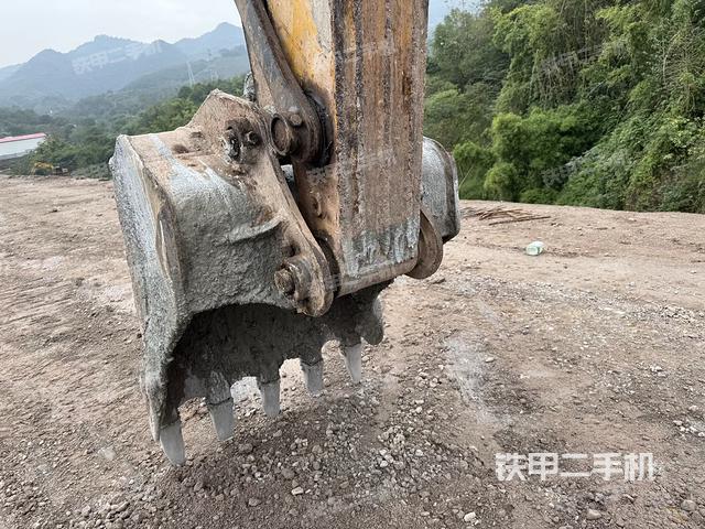 铲斗右后整体（工作和回转装置）