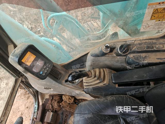 座椅左侧控制台/音响/含左手柄（驾驶室部分）