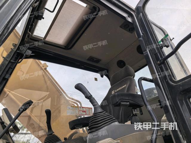 座椅右侧控制台/钥匙门/油门/含右手柄（驾驶室部分）