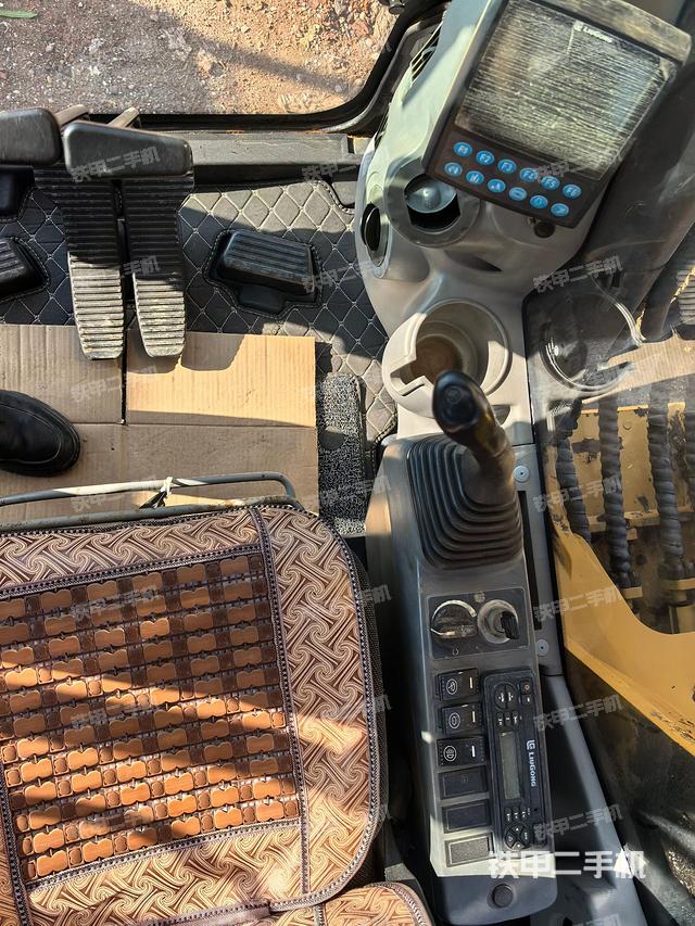 驾驶室整体（整机外观）